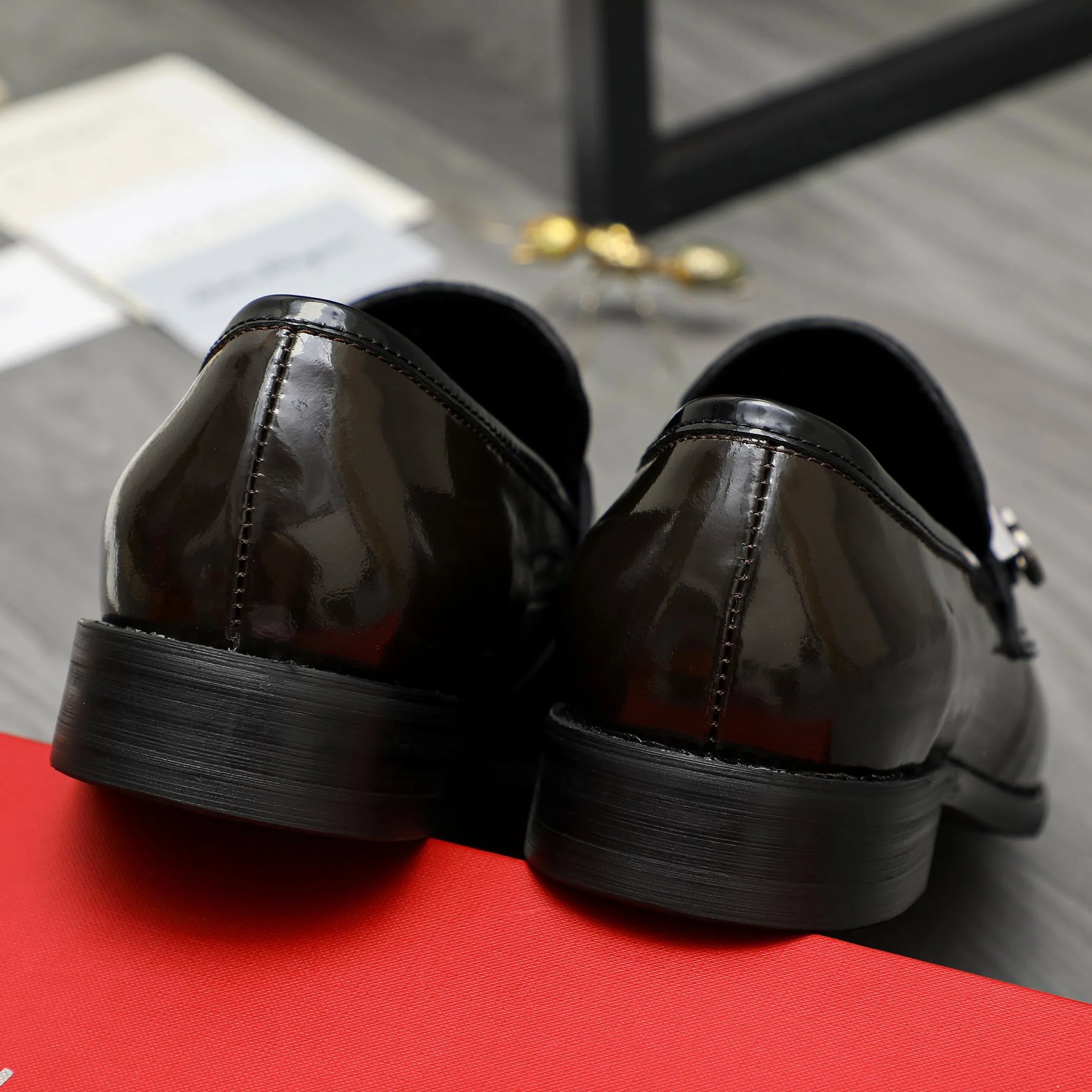 Men's shoes 💰460 Product trademark: Ferragamo "Ferragamo" business slip-on leather shoes Regular size: 39-44 Product materials: Selected high-quality pearlescent cowhide upper, cowhide lining, original outsole